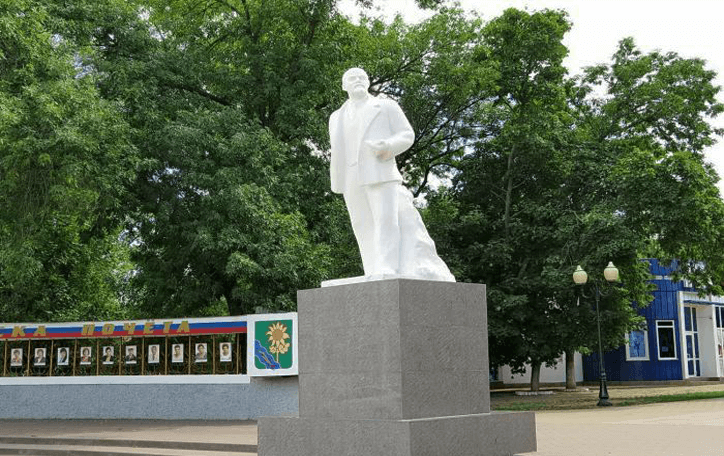 ейск достопримечательности, развлечения ейск, памятники ейск, Памятник В. И. Ленин в Ейске