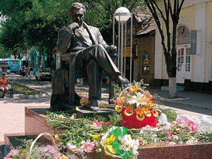 Памятник «Памятник Сергею Бондарчуку» в Ейске