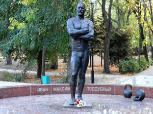 Памятник Ивану Поддубному в Ейске